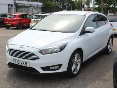 Used Ford Focus Zetec 125 HP (91 kW) 2018 White Hatchback