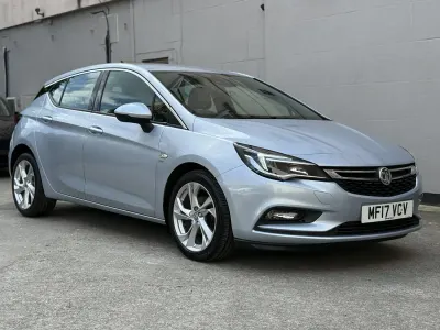 Used Vauxhall Astra SRi 150 HP (110 kW) 2017 Silver Hatchback