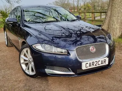 Usado Jaguar XF Portfolio 200 HP (147 kW) 2015 Azul Sedan