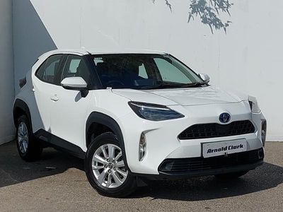 Used Toyota Yaris Hybrid 116 HP (85 kW) 2023 White Estate