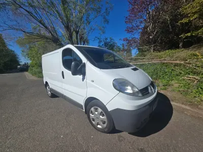 Usado Renault Trafic 115 HP (84 kW) 2014 Branco Monovolume