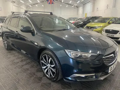 Used Vauxhall Insignia 170 HP (125 kW) 2017 Green Estate