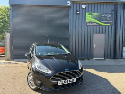 Begagnad Ford Fiesta Titanium 2014 Svart Halvkombi