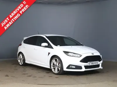 Used Ford Focus ST 185 HP (136 kW) 2016 White Hatchback