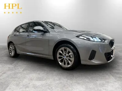 Begagnad BMW 120 Sport Line 170 HK (125 kW) 2025 Grå Halvkombi