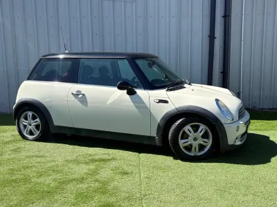Begagnad Mini Cooper Hatch 2005 Vit Halvkombi