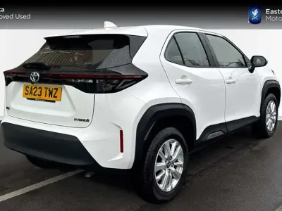 Usado Toyota Yaris Cross 113 CV (83 kW) 2023 Blanco SUV