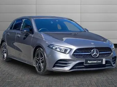 Begagnad Mercedes A180 AMG Line Premium 136 HK (100 kW) 2023 Grå Halvkombi