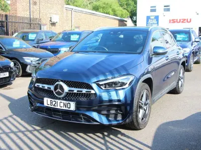 Usado Mercedes GLA250 Premium Plus 218 HP (160 kW) 2021 Azul SUV