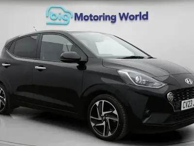 Używany Hyundai i10 Premium 84 KM (61 kW) 2023 Czarny Hatchback
