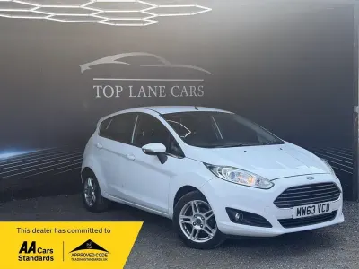 Used Ford Fiesta Zetec 75 HP (55 kW) 2013 White Hatchback