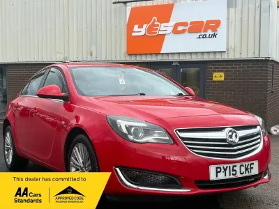 Begagnad Vauxhall Insignia 2015 Röd Halvkombi