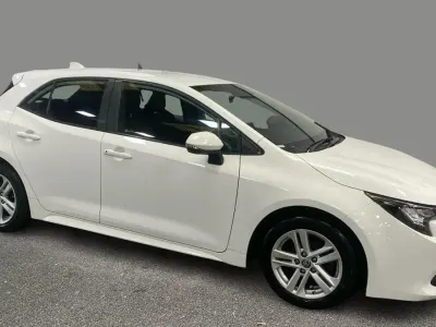 Used Toyota Corolla 122 HP (89 kW) 2022 White Hatchback