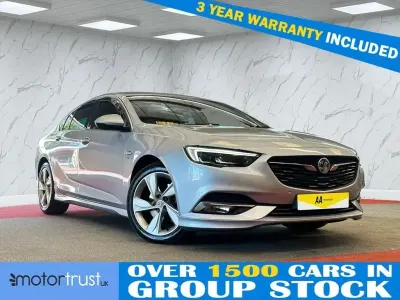 Używany Vauxhall Insignia SRi 170 KM (125 kW) 2018 Srebrny Hatchback