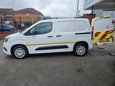 Used Vauxhall Combo Sportive 100 HP (73 kW) 2020 White MPV