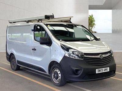 Second-hand Vauxhall Vivaro 95 CP (69 kW) 2019 Argintiu Monovolum