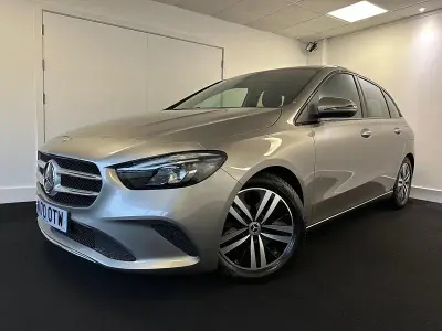 Usado Mercedes B200 163 HP (119 kW) 2020 Prateado Monovolume