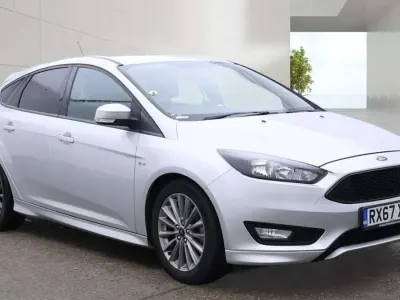 Used Ford Focus ST-Line 125 HP (91 kW) 2017 Silver Hatchback