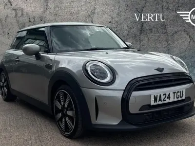 Używany Mini Cooper Exclusive 134 KM (98 kW) 2024 Srebrny Hatchback