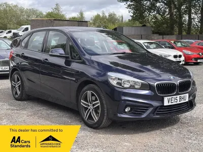 Begagnad BMW 218 Sport Line 2015 Blå Halvkombi