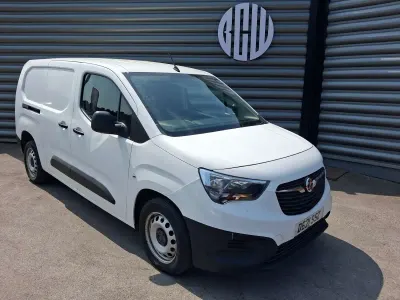 Used Vauxhall Combo 100 HP (73 kW) 2021 White MPV