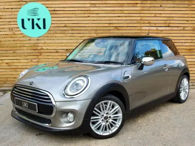 Begagnad Mini Cooper Exclusive 2019 Silver Halvkombi