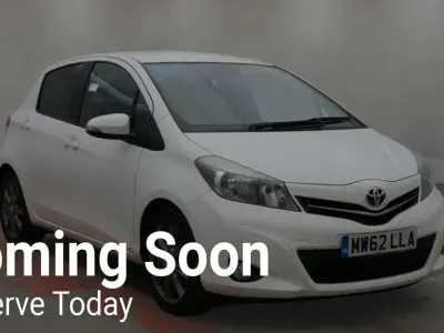 Used Toyota Yaris Multidrive S 99 HP (72 kW) 2013 White Hatchback
