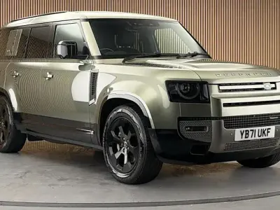 Used Land Rover Defender SE Dynamic 300 HP (220 kW) 2023 SUV