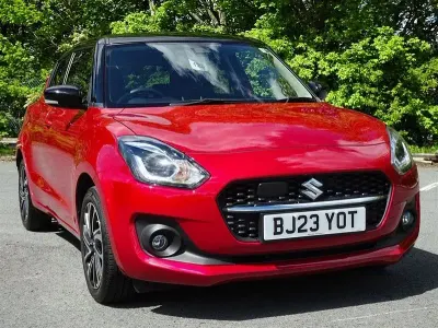 Usado Suzuki Swift SZ5 83 HP (61 kW) 2023 Vermelho Citadino