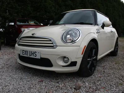 Used Mini Cooper D Hatch 2011 White Hatchback