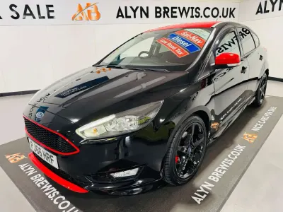 Begagnad Ford Focus Zetec 2016 Svart Halvkombi