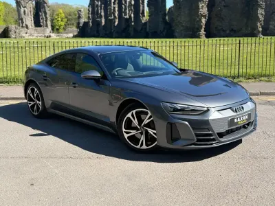 Gebraucht Audi e-tron GT quattro Sport 389 kW (530 PS) 2021 Grau Limousine