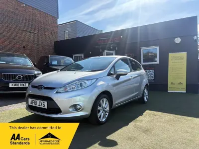 Used Ford Fiesta Zetec 82 HP (60 kW) 2011 Silver Hatchback