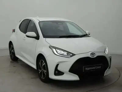 Used Toyota Yaris Design 113 HP (83 kW) 2024 White Hatchback