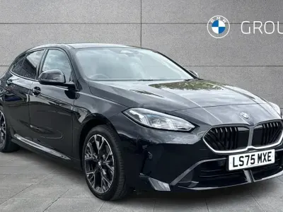 Begagnad BMW 120 M Sport 168 HK (123 kW) 2025 Svart Halvkombi