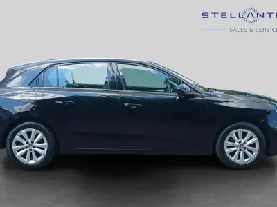 Used Vauxhall Astra Design Edition 128 HP (94 kW) 2022 Black Hatchback