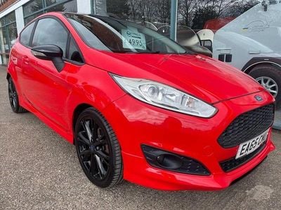 Used Ford Fiesta Zetec 140 HP (102 kW) 2015 Red Hatchback