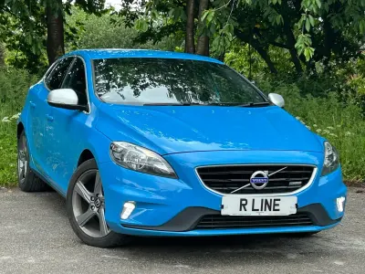 Used Volvo V40 R-Design 115 HP (84 kW) 2014 Blue Hatchback