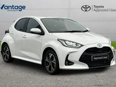Used Toyota Yaris Design 113 HP (83 kW) 2025 White Hatchback