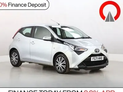 Usado Toyota Aygo X-play 72 HP (52 kW) 2021 Prateado Citadino