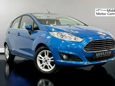 Używany Ford Fiesta Zetec 82 KM (60 kW) 2014 Niebieski Hatchback