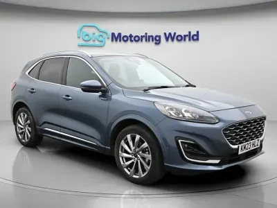 Usado Ford Kuga Vignale 190 HP (139 kW) 2023 Azul SUV