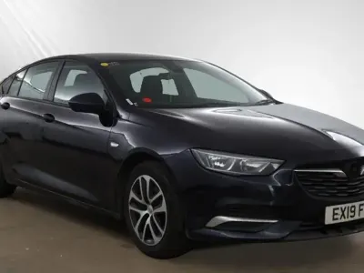 Used Vauxhall Insignia Design Edition 110 HP (80 kW) 2019 Blue Hatchback