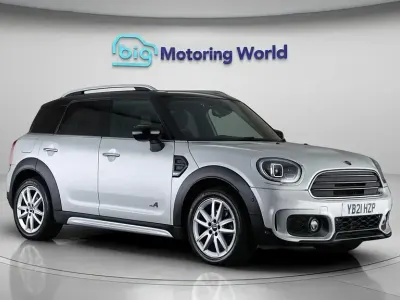 Usado Mini Cooper D Countryman Sport 150 CV (110 kW) 2021 Plateado SUV