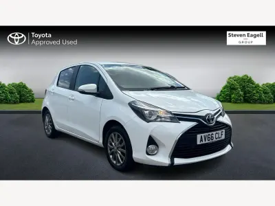 Used Toyota Yaris 99 HP (72 kW) 2016 White Hatchback