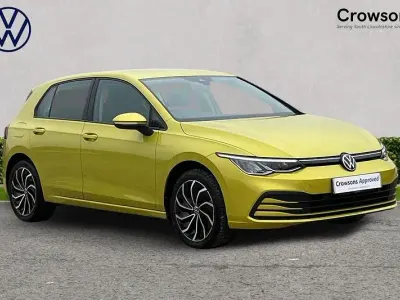 Used VW Golf VIII Life 150 HP (110 kW) 2022 Yellow Hatchback