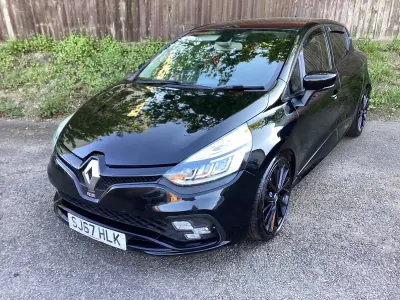 Begagnad Renault Clio IV Trophy 2017 Svart Halvkombi