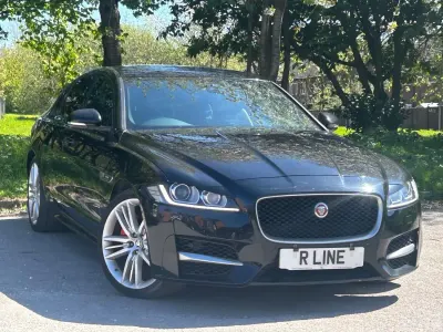 Używany Jaguar XF R-Sport 180 KM (132 kW) 2016 Czarny Sedan/Limuzyna