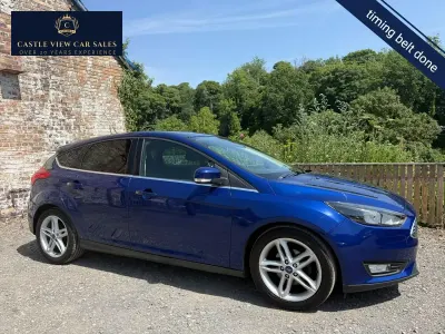 Used Ford Focus Zetec 125 HP (91 kW) 2016 Blue Hatchback