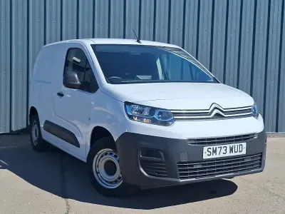 Używany Citroën Berlingo 100 KM (73 kW) 2023 Biały Minivan